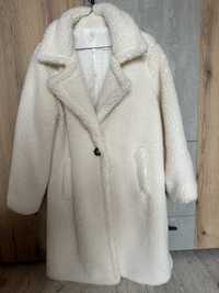 Дамско бяло пухено палто