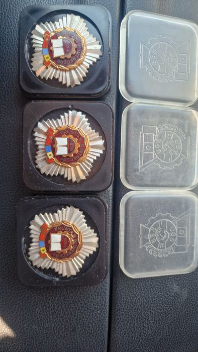 Colecție Medalii , Insigne și Decorații