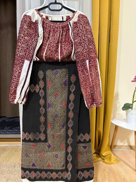 Vand costume populare vechi