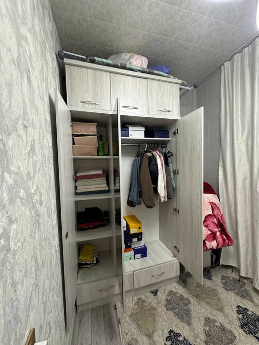 Шкаф сотилади почти йенги