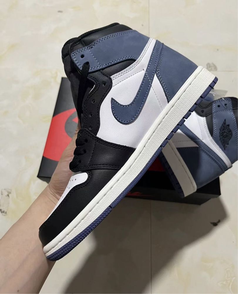 Air Jordan 1 Retro High Blue Moon