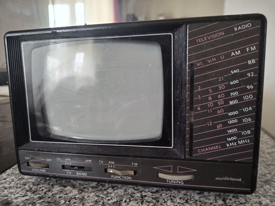 Vintage radio tv alb negru mic