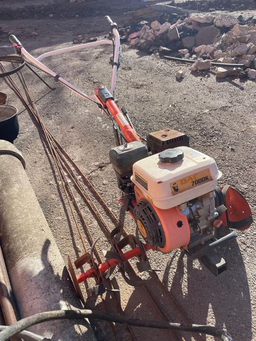 Motosapa Ruris si unealta imprastiat seminte