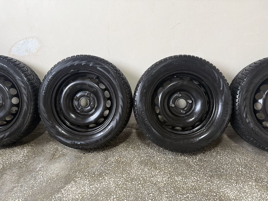 Set roți iarnă 165/65/R14 + capace originale Toyota Aygo
