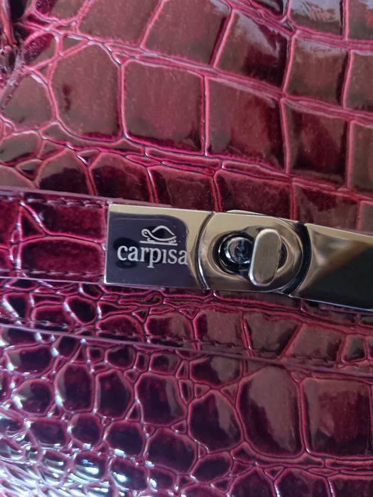 Дамска лачена чанта CARPISA