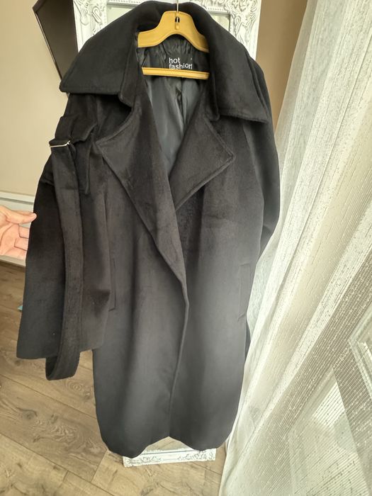 Черно дамско палто с вълна