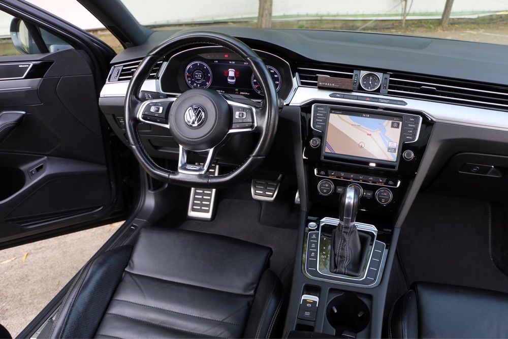 Volkswagen Passat B8 Sedan / R-Line