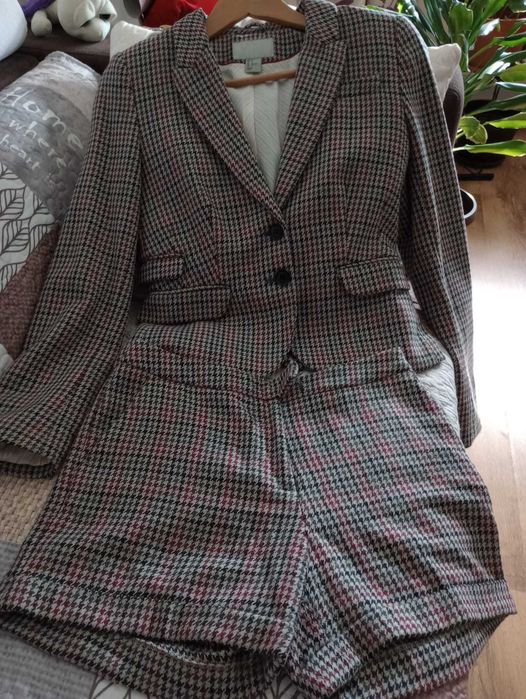 Costum H&M toamna stofa cu pantaloni scurti
