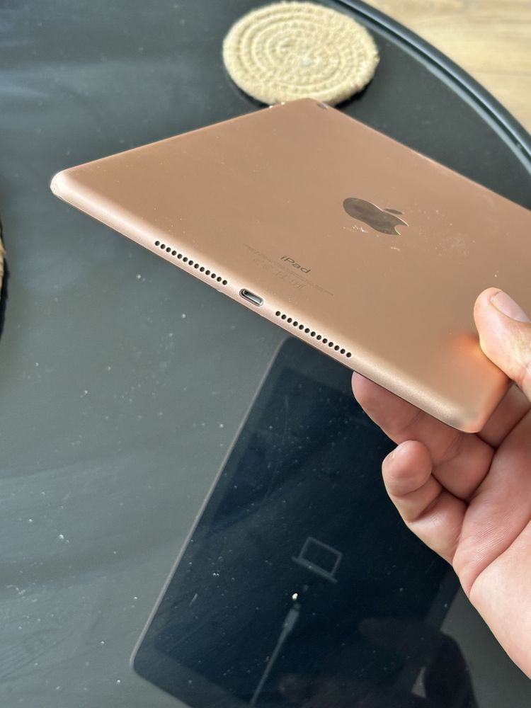 Ipad 6th gen 128gb defecta/ porneste soft defect