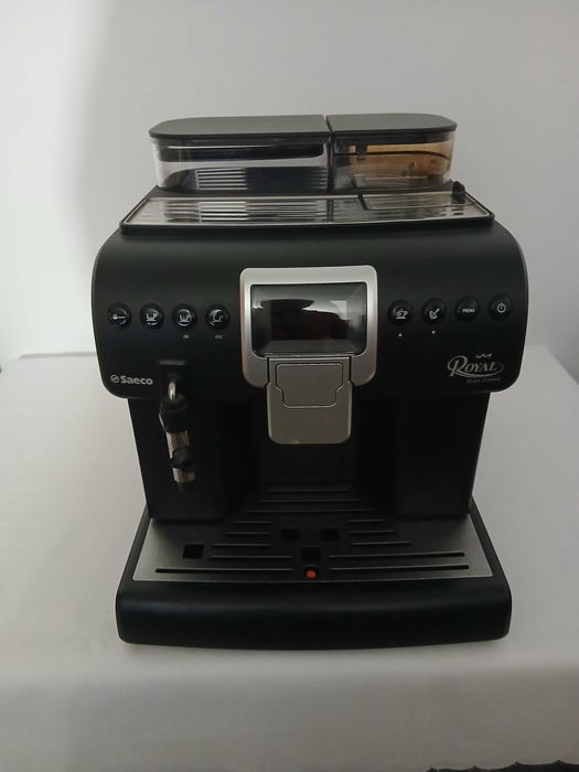 Продавам Кафе Автомат Philips Saeco Royal HD8920