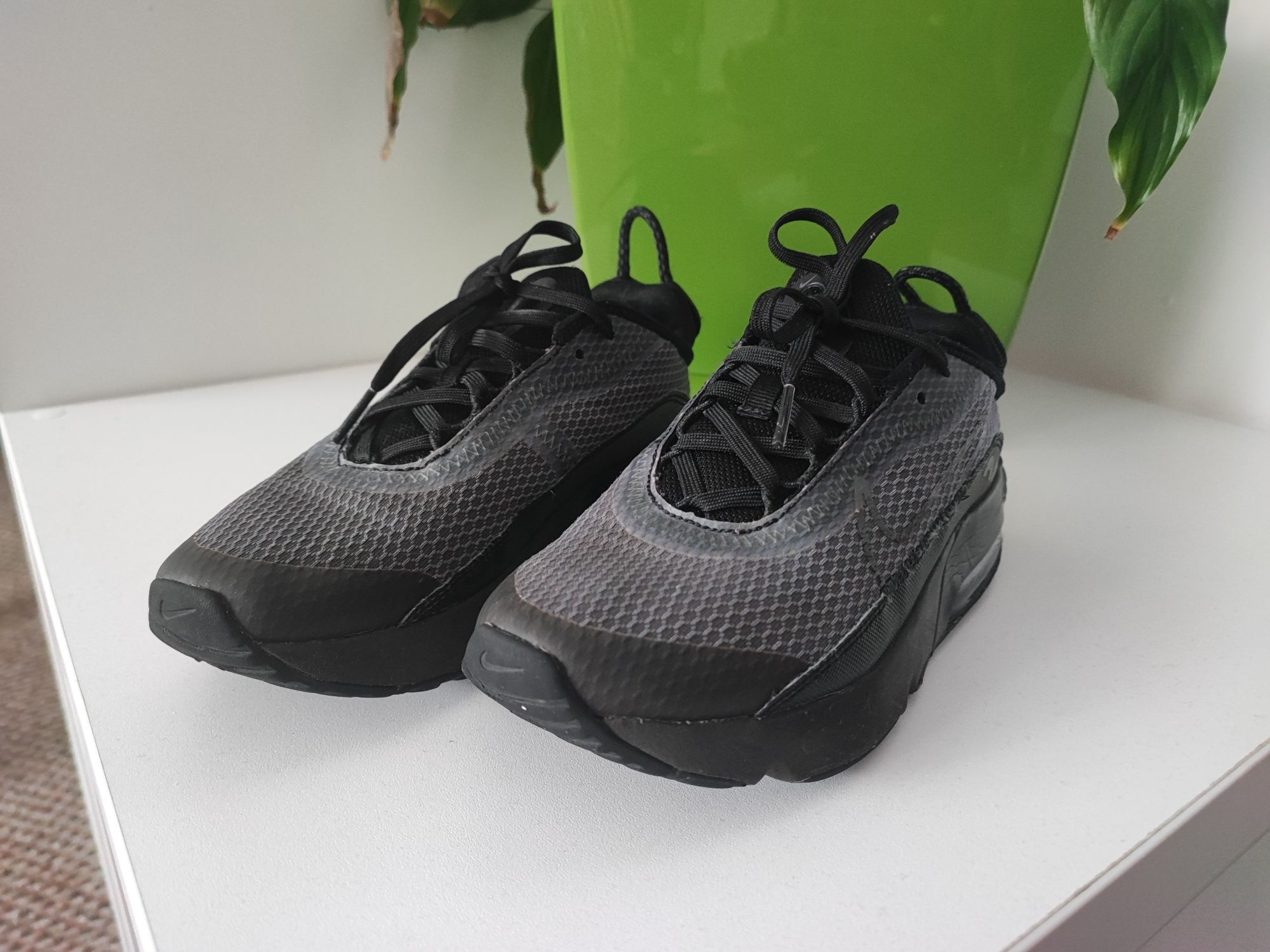 Adidas Nike air perne 33,5