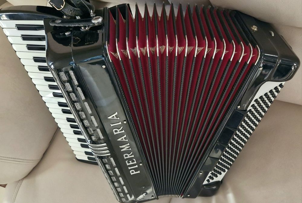 Acordeon italian Piermaria 120 basi