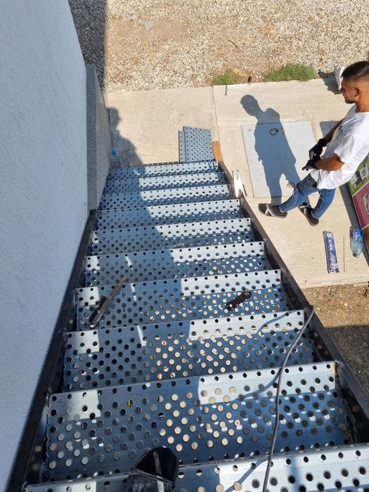 Scări metalice galvanizate