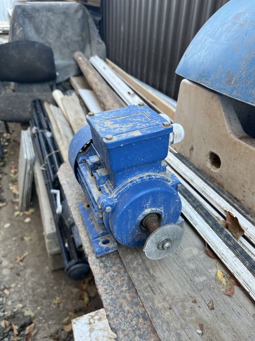 Ансихронный двигатель 2 шт Б/У