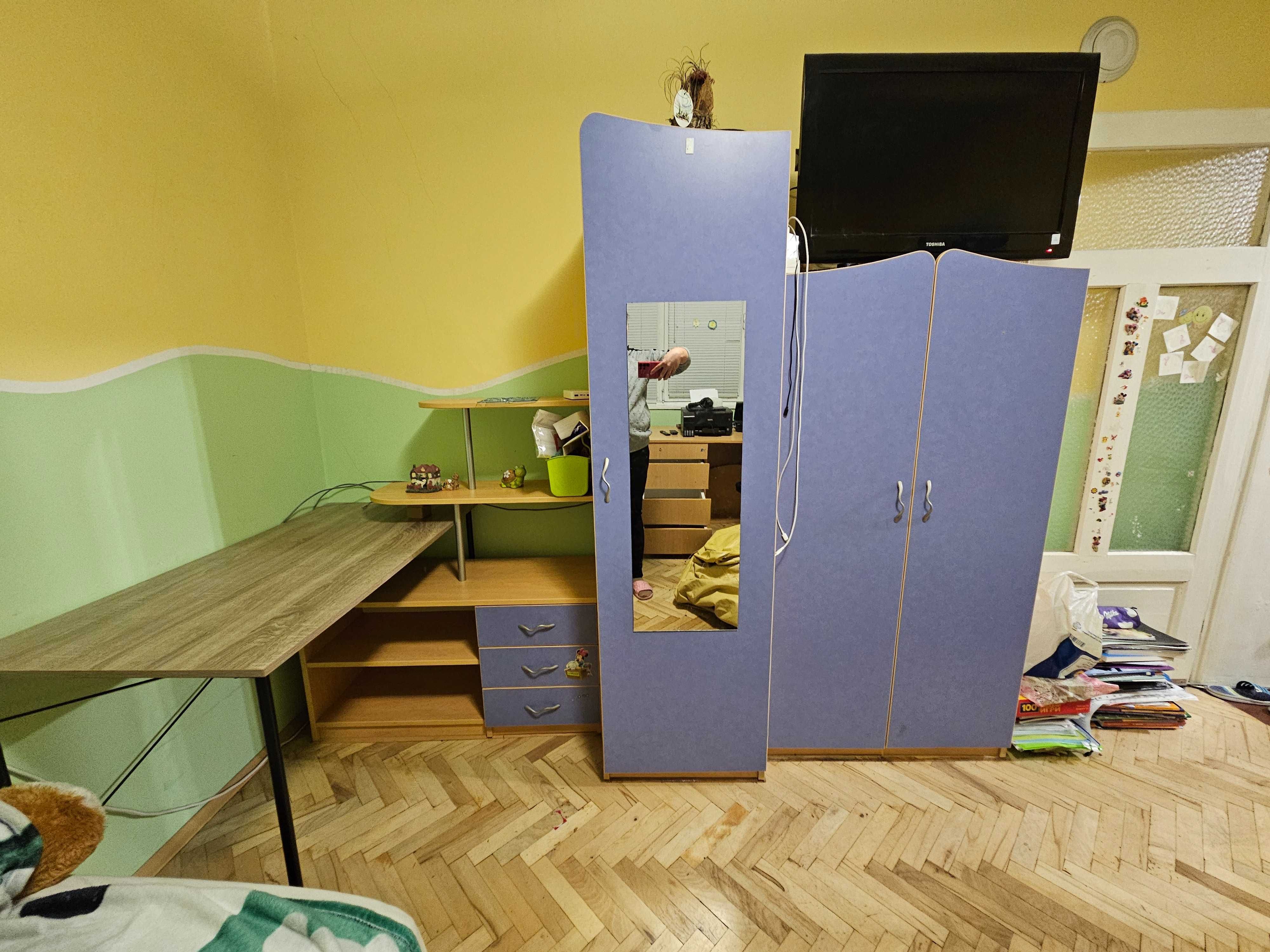 Гардероби и етажерки за детска стая