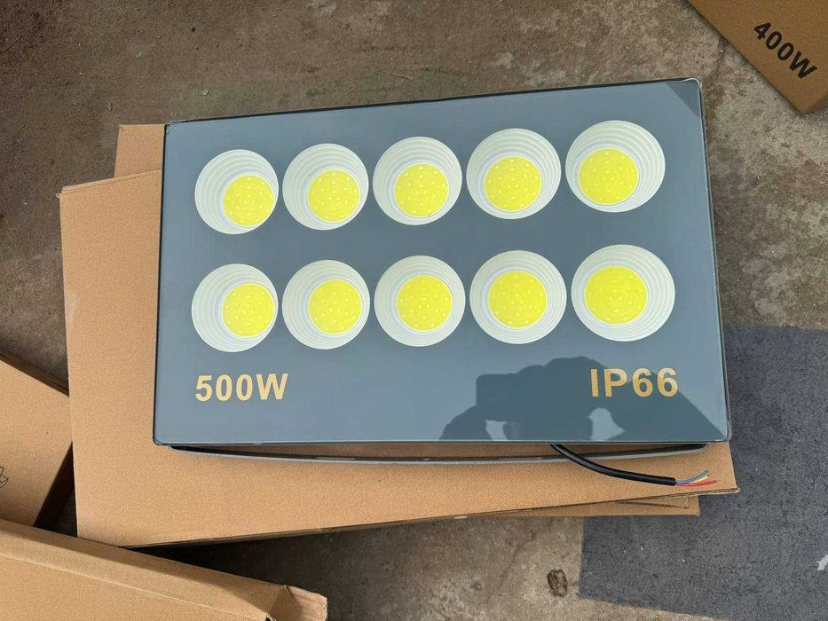 LED прожекторы от 100W - Надёжный свет круглый год. кўча прожектори