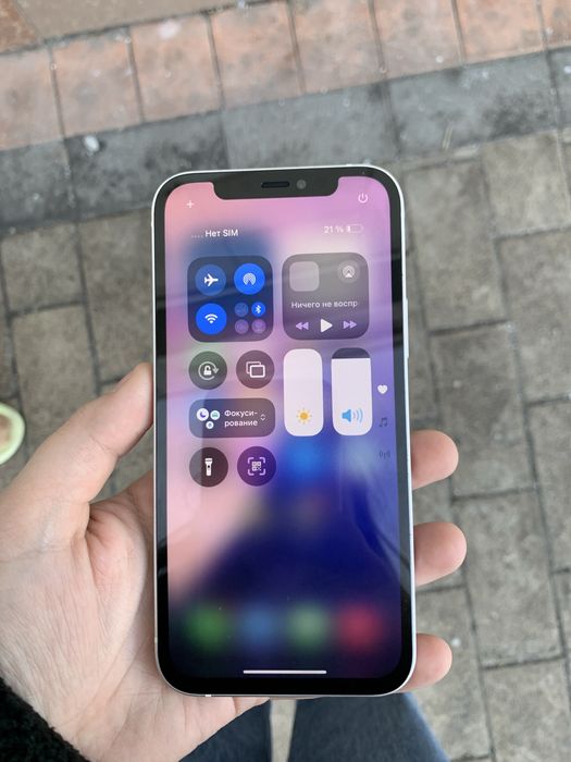 12 айфон,128 гб,аккум100%,фейс работает ,без коробки
