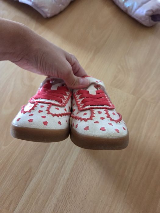 Adidasi H&M Hello Kitty nr 30