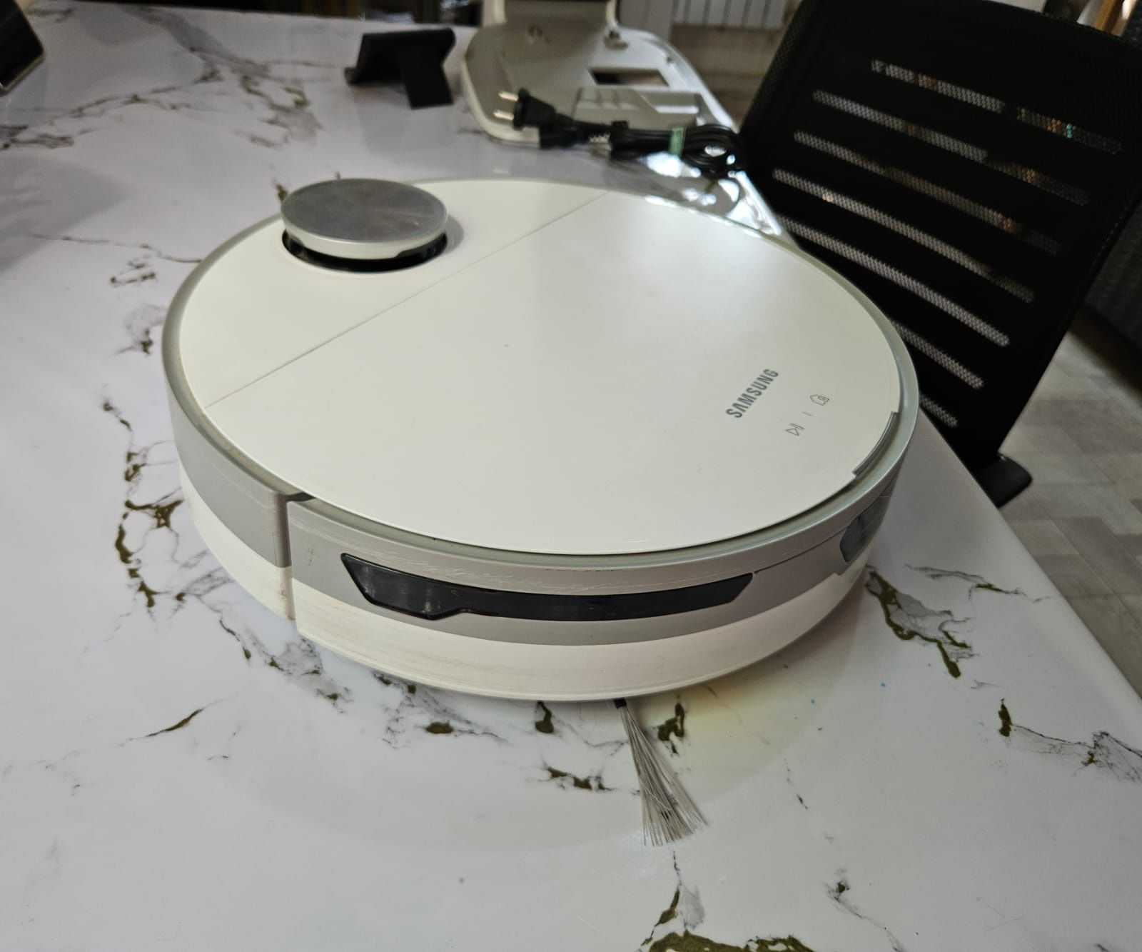 Робот пылесос со станцией сбора мусора/Samsung Jet Bot/почти новый .