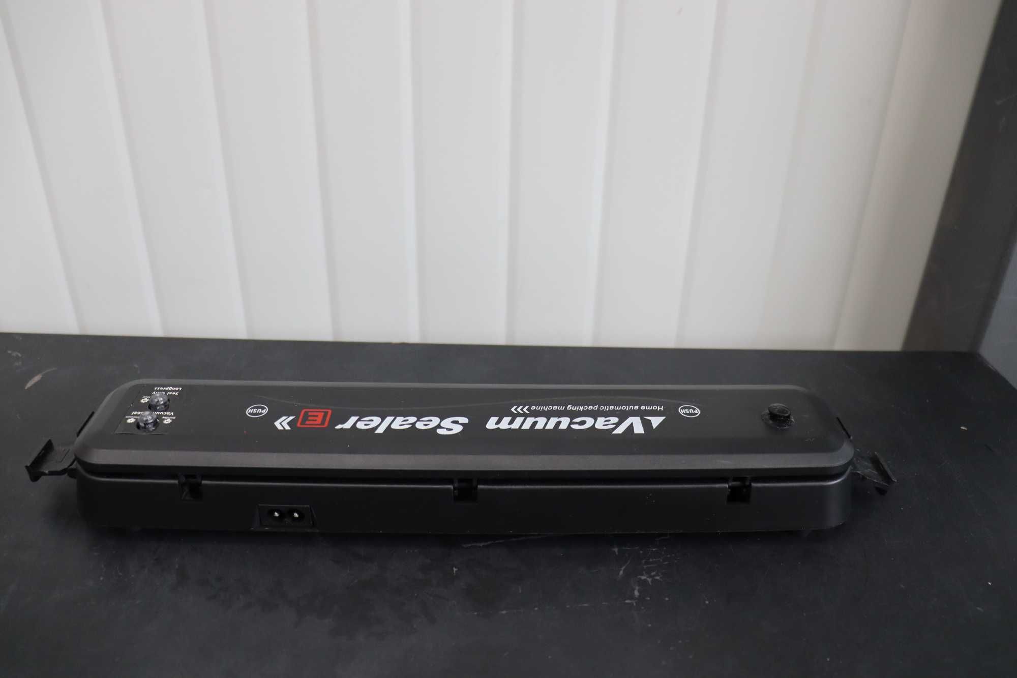 Машина за вакуумиране и запечатване на храни Vacuum Sealer,