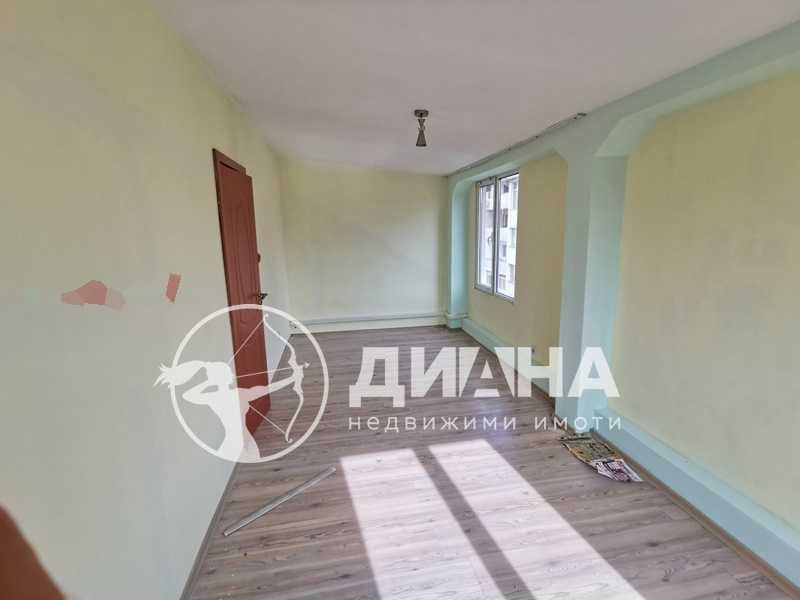 Продава се Тристаен апартамент в Пловдив, Младежки Хълм - 72 кв.м за 1431 €/кв.м - Снимка #1