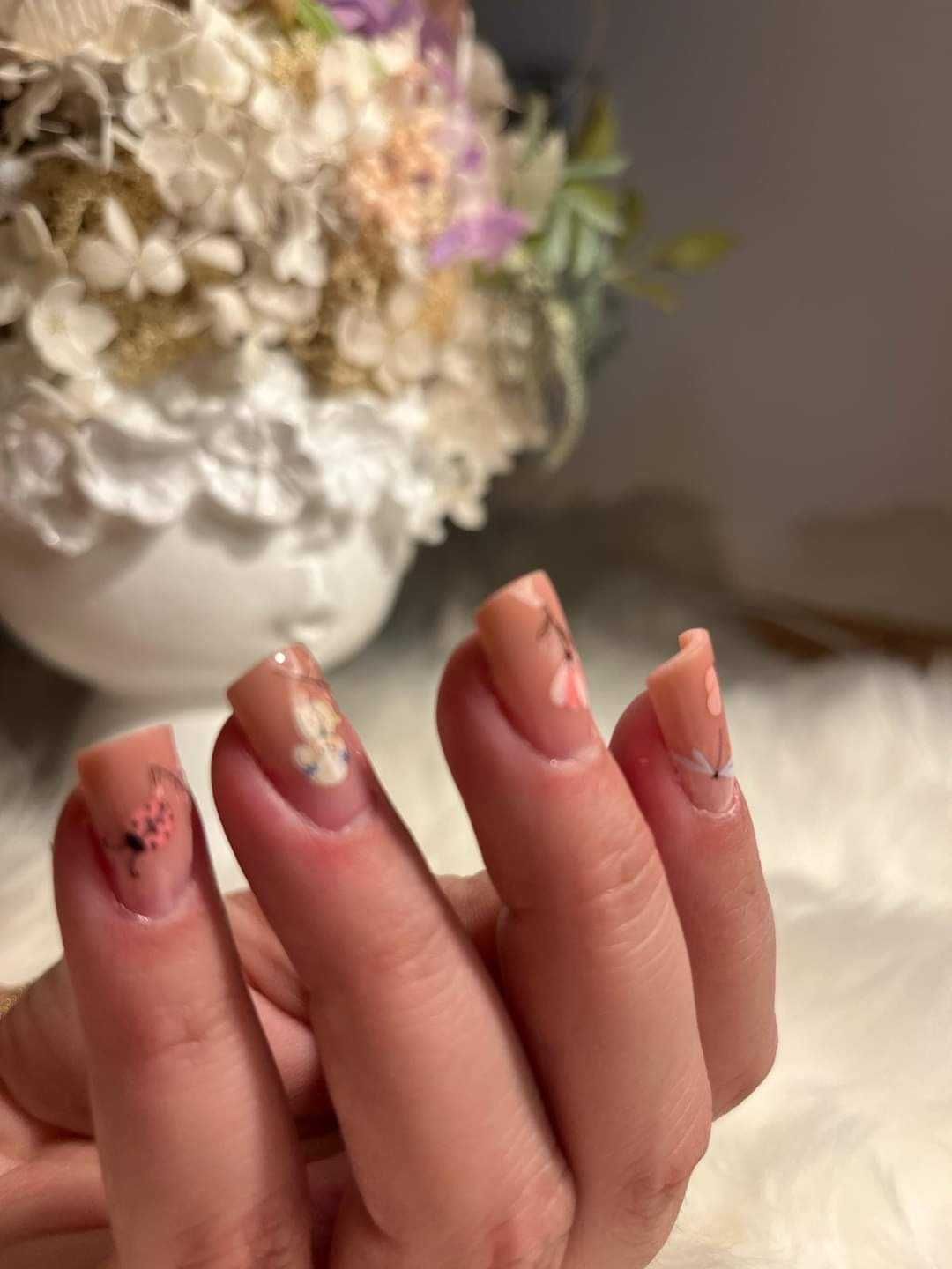Manichiura, unghii cu gel / semipermanent,