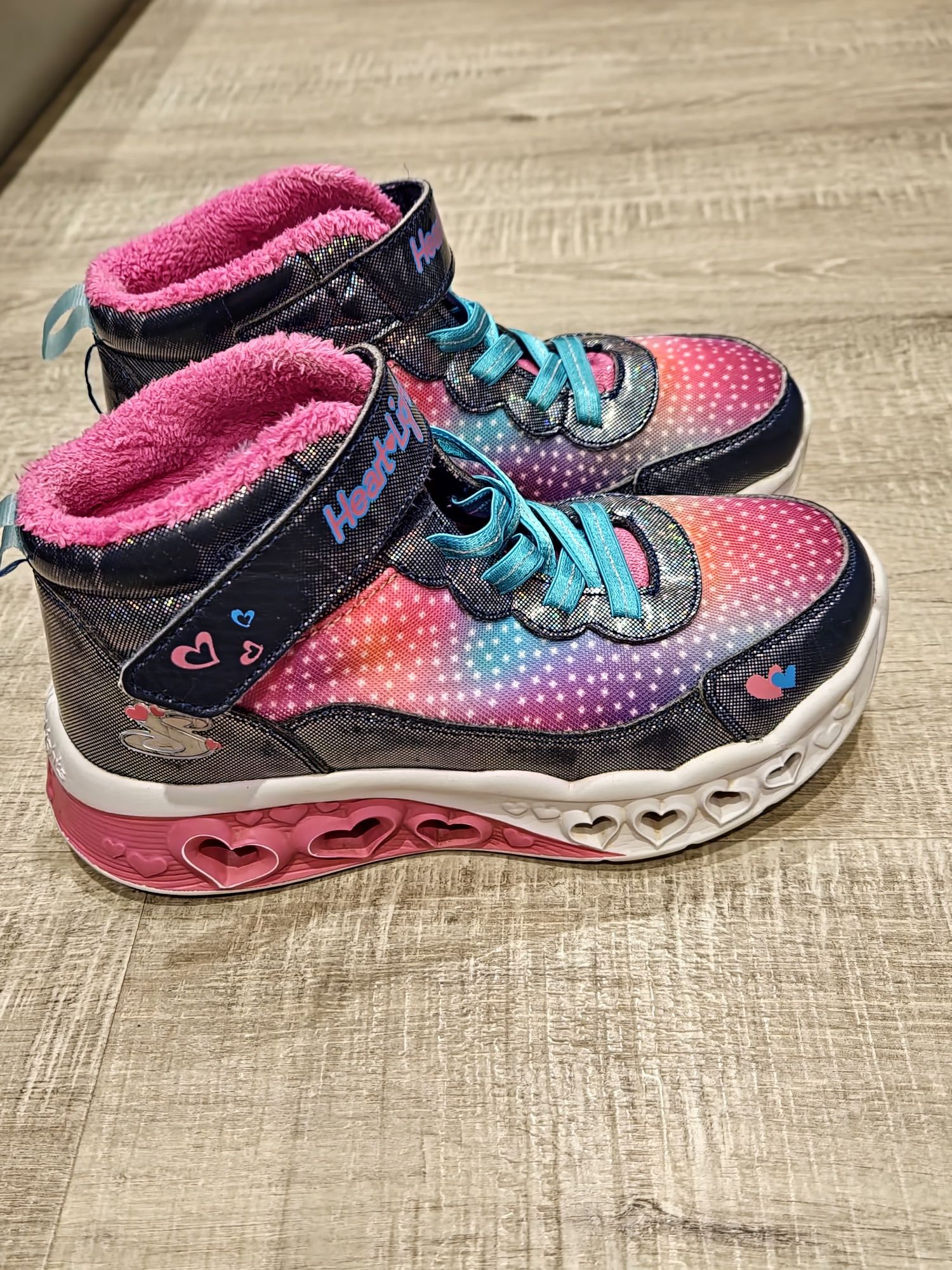 Прекрасни Skechers за момиче 30 номер