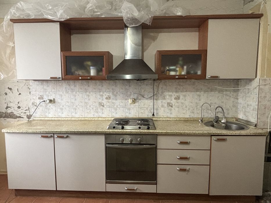 кухонный гарнитур вместе с техникой