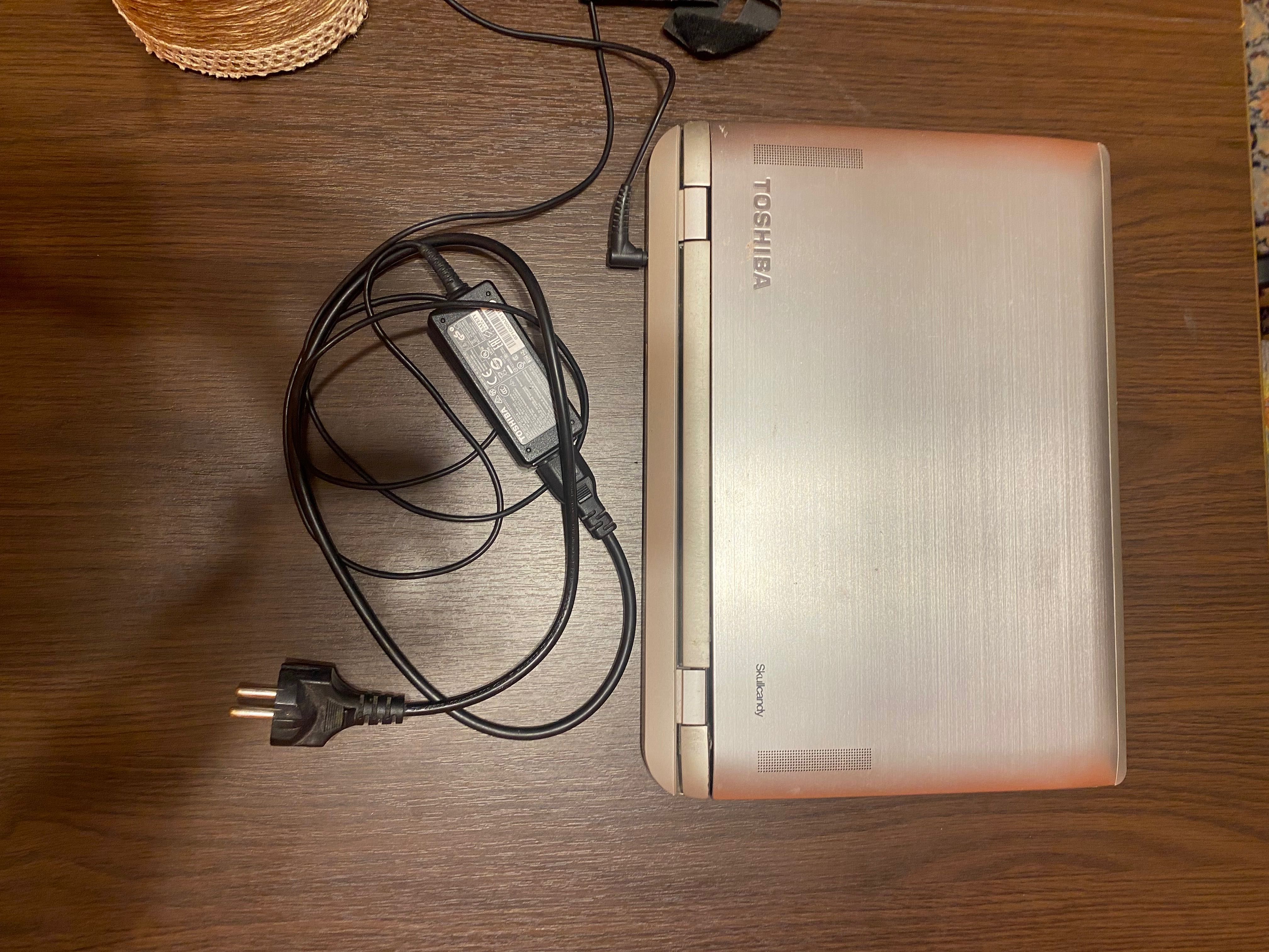 Laptop Toshiba stil tabletă