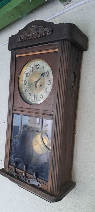- Ceas vechi cu pendula -