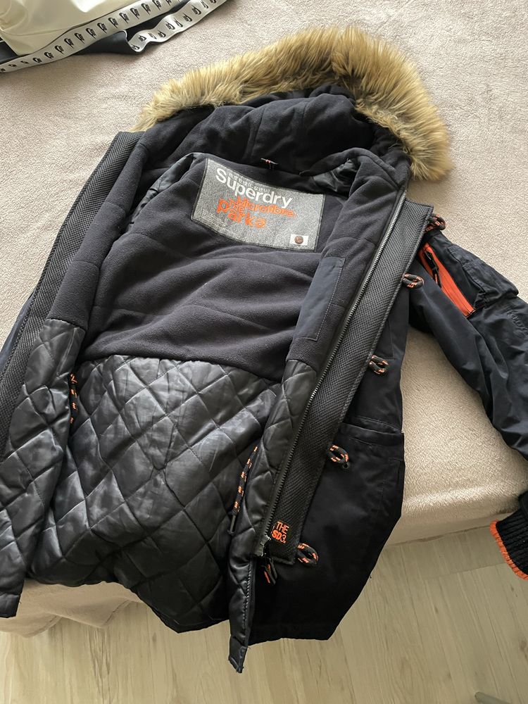 Продавам зимно яке/парка Superdry