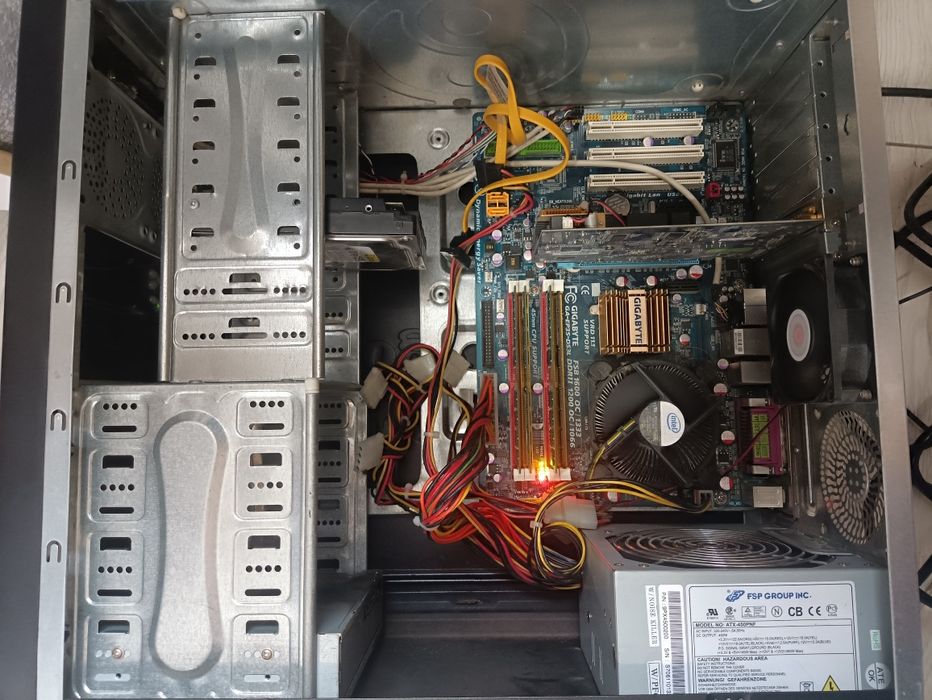 Компьютер на запчасти (слетел BIOS) + монитор