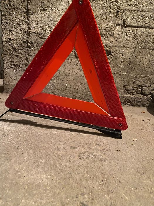Аварийни светлоотразителни триъгълници