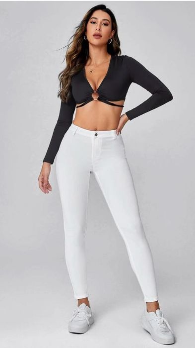 Модерни черни, бели и сини дънки панталони клинове от Shein Размер М