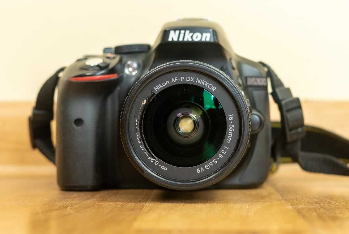 Nikon D5300 kit + obiectiv 18-55mm - Aparat foto DSLR - 9000 de cadre