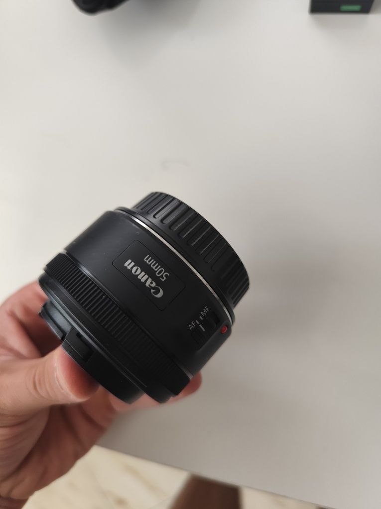 Canon 800D + микрофон RODE + два обектива