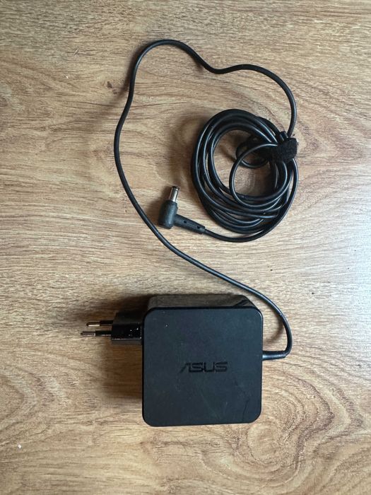 Оригинално зарядно за лаптоп Asus 19V 3.42A AD887020
