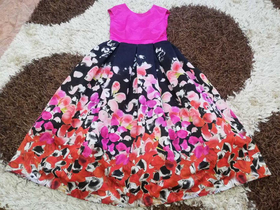 Продам платье на 10-15 лет б/у в отличном состоянии