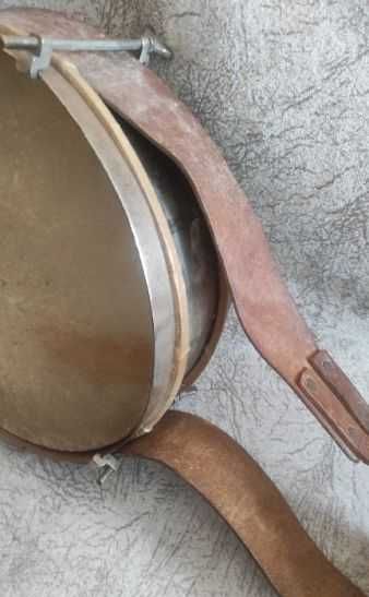 много стар барабан