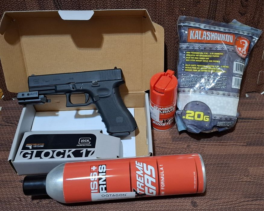 Vand replica glock 17 gen 4 gas nefolosit