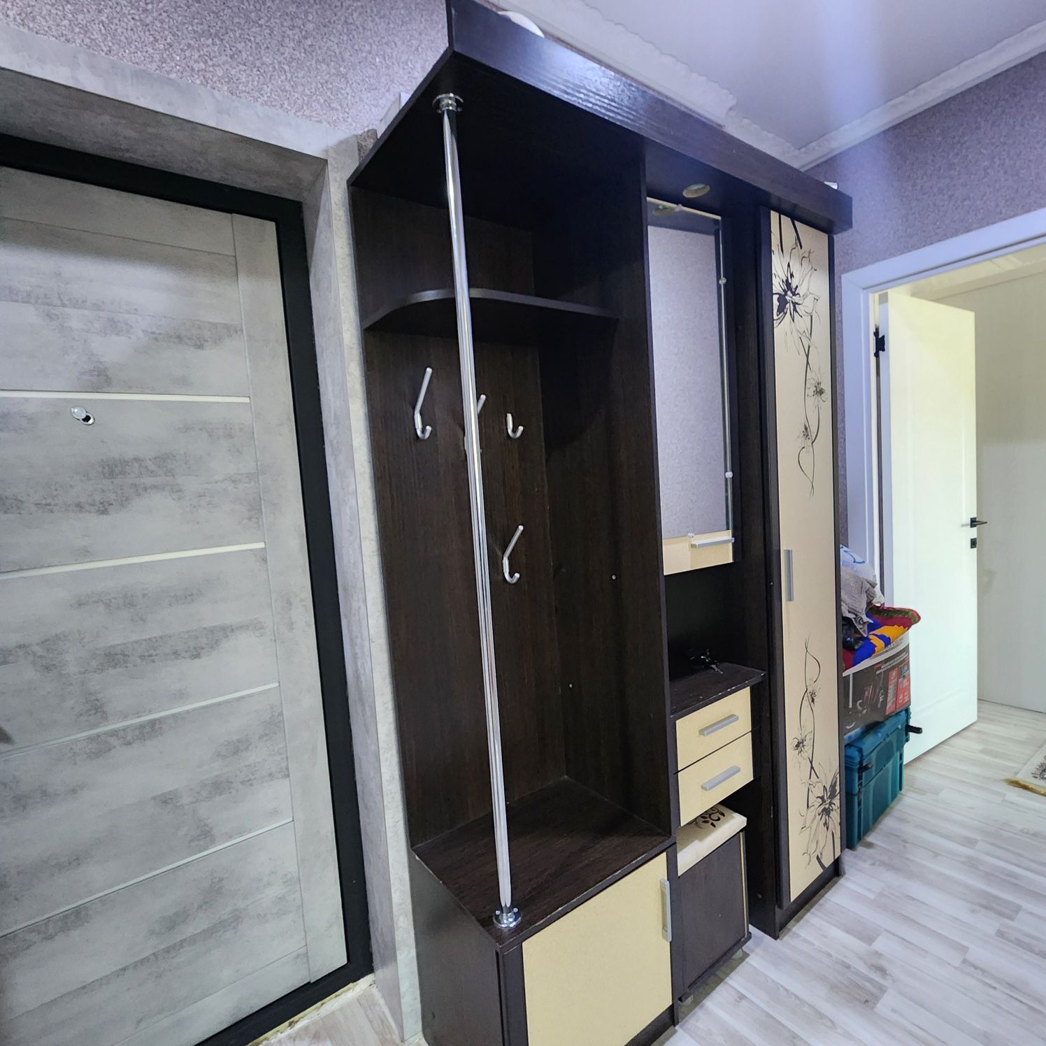 Продаю шкаф в прихожую
