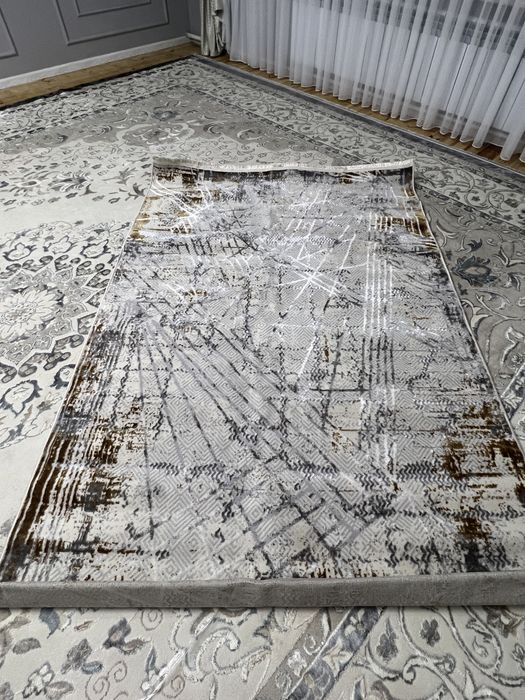 Новый кілем сатылады 3/2  25 мың