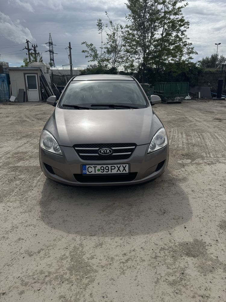 Vand kia ceed benzina