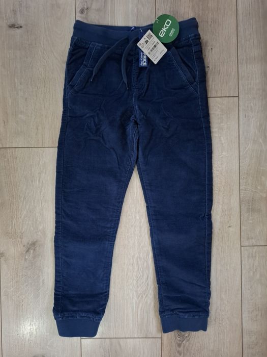 Нов панталон от кадифе на Okaidi, размер 7г. (122)