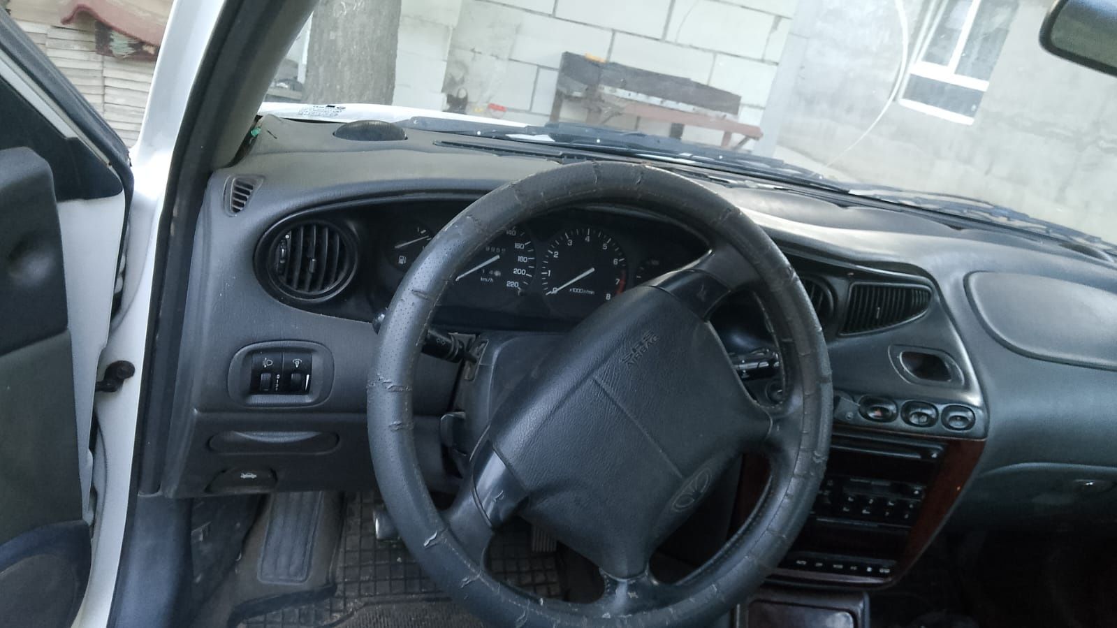 Vând Daewoo leganza