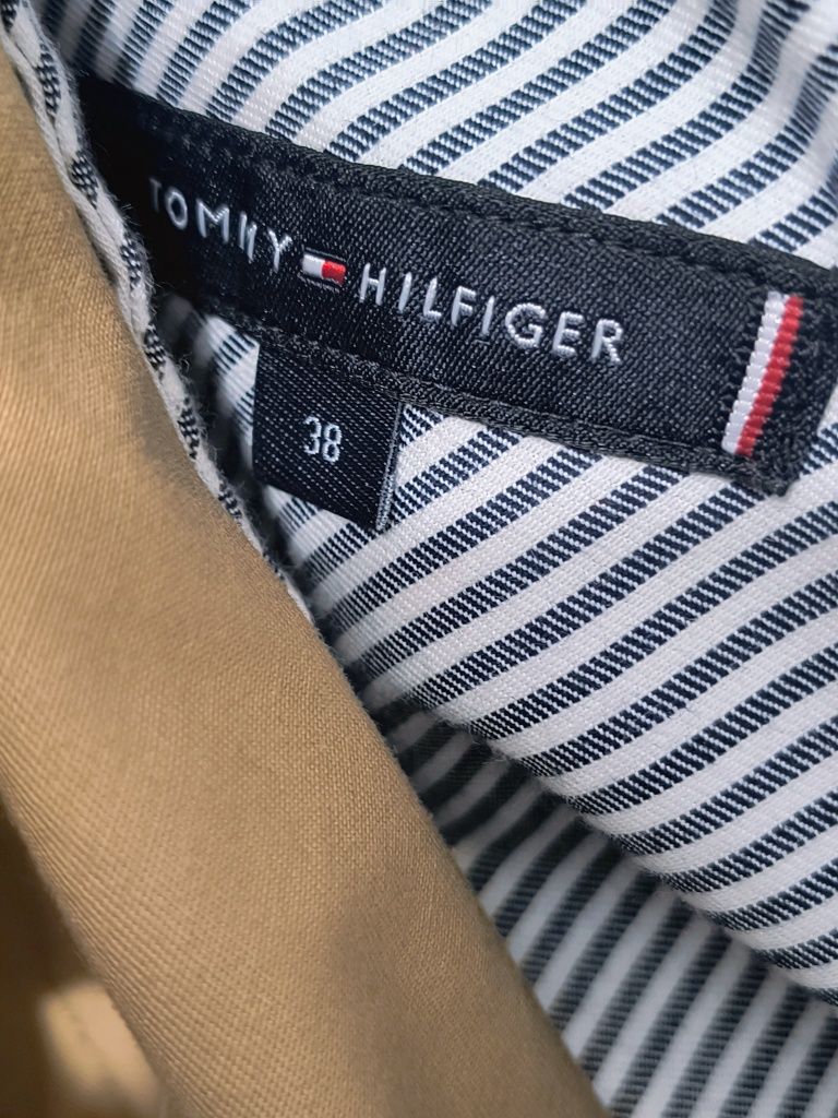 Pantaloni scurți marca Tommy Hilfiger culoare crem mărime 38