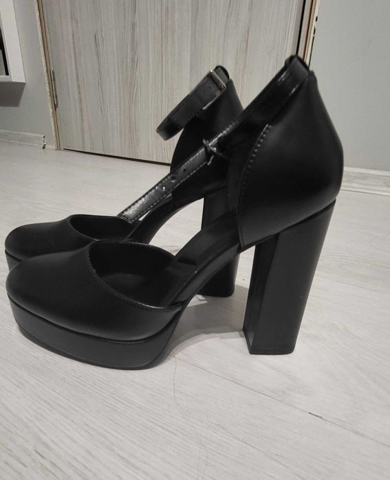 Обувки на дебел ток