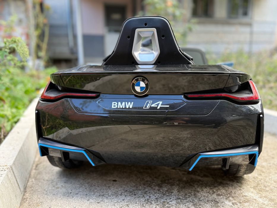 Детска акумолаторна електрическа кола BMW I4