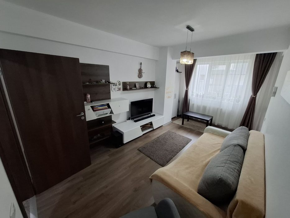 Vand apartament cu 2 camere, loc de parcare privat inclus in pret