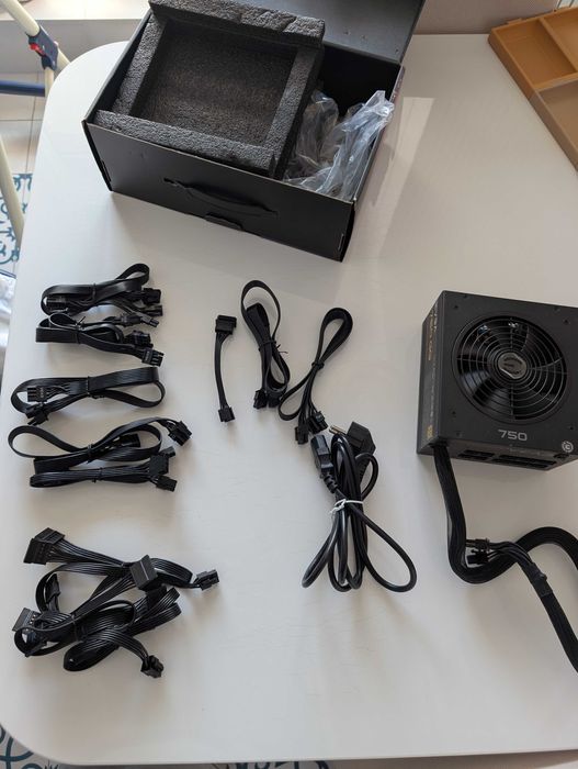 Sursa EVGA 750 GQ Gold